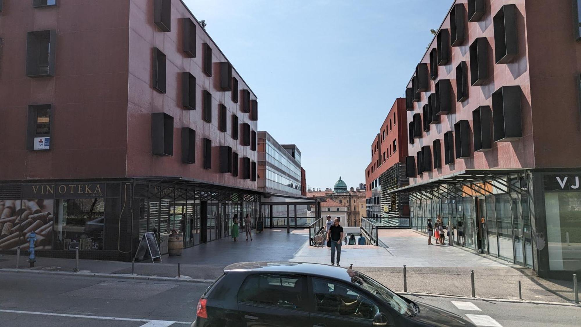Downtown Fiume, Underground Garage Within The Property Extérieur photo